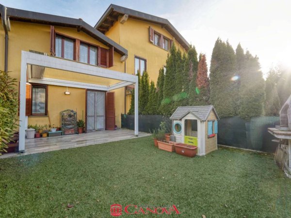 casa indipendente in vendita a Montano Lucino in zona Montano