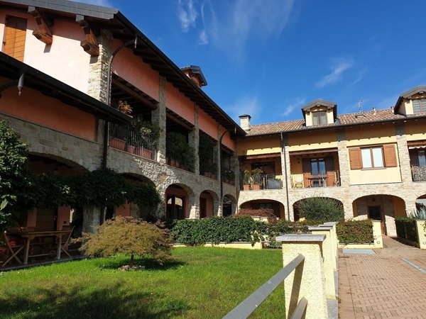 appartamento in vendita a Montano Lucino in zona Trivino