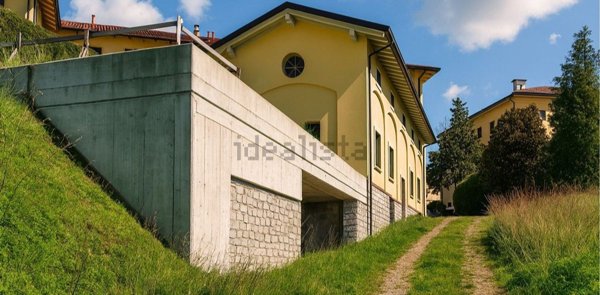 appartamento in vendita a Montano Lucino