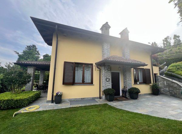 casa indipendente in vendita a Montano Lucino