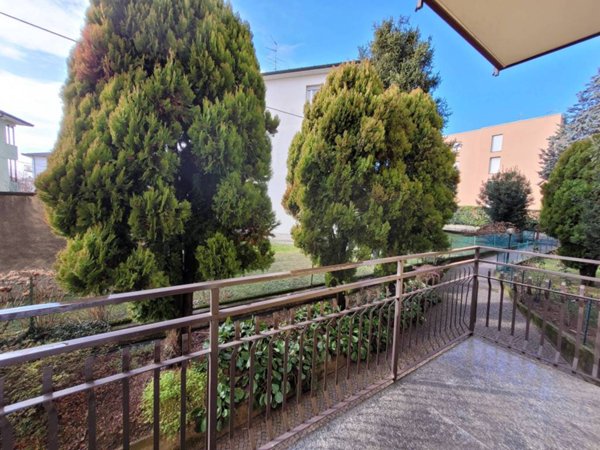 appartamento in vendita a Montano Lucino in zona Lucino