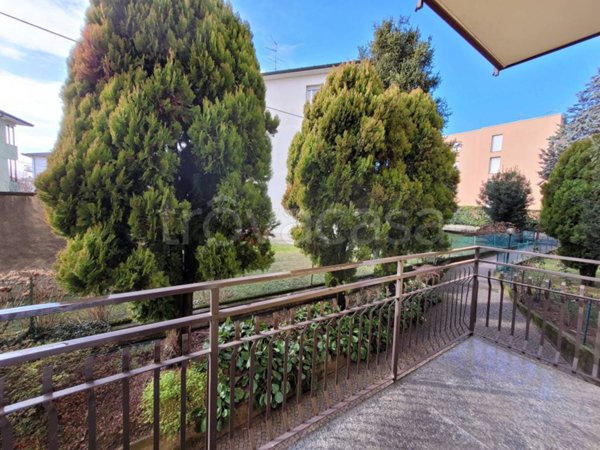 appartamento in vendita a Montano Lucino in zona Lucino