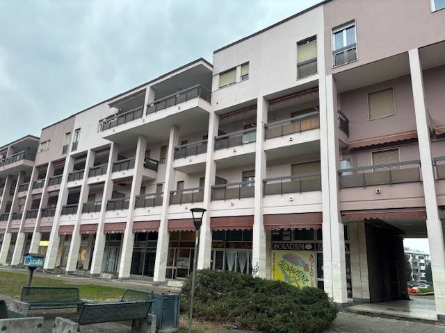 appartamento in vendita a Montano Lucino in zona Lucino