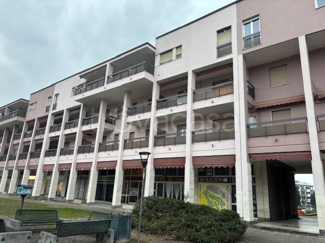 appartamento in vendita a Montano Lucino in zona Lucino