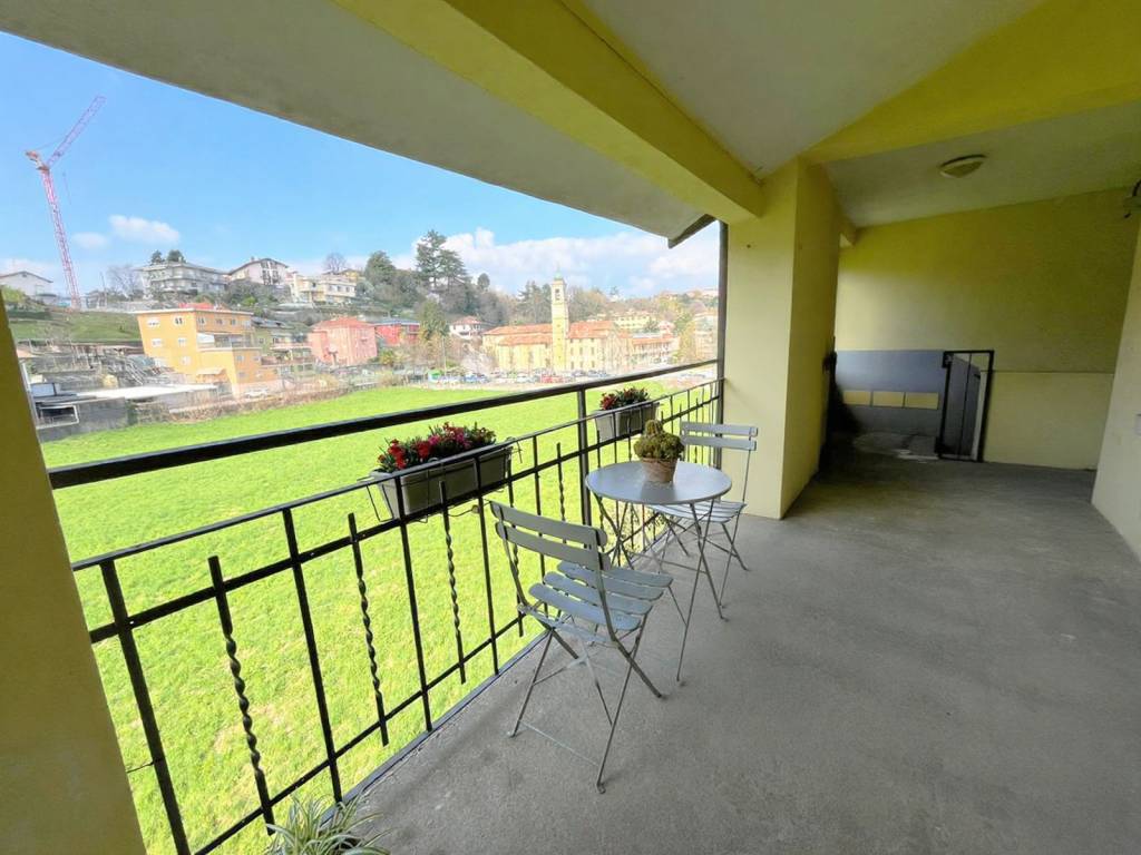 appartamento in vendita a Montano Lucino in zona Lucino