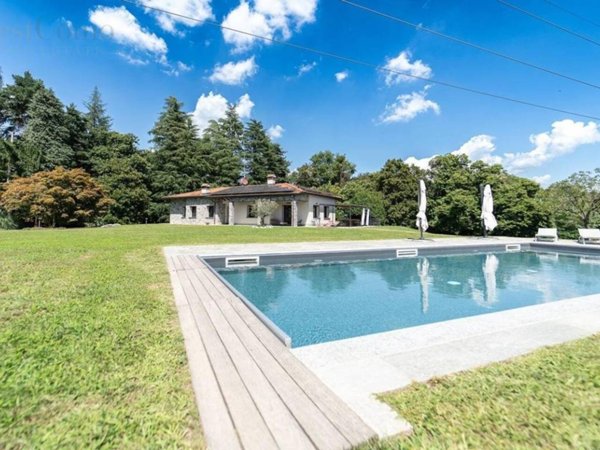 casa indipendente in vendita a Montano Lucino