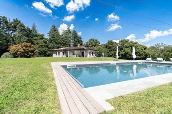 casa indipendente in vendita a Montano Lucino in zona Trivino