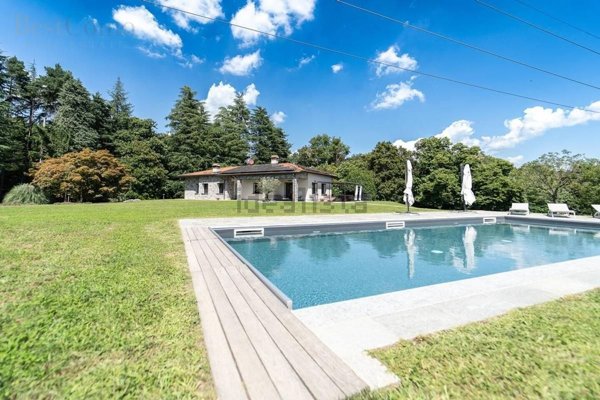 casa indipendente in vendita a Montano Lucino