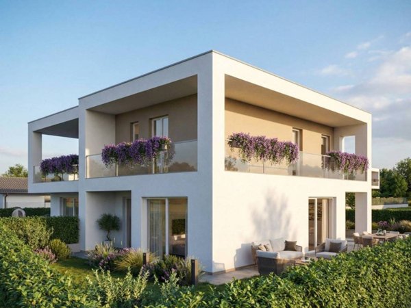 casa indipendente in vendita a Montano Lucino in zona Montano