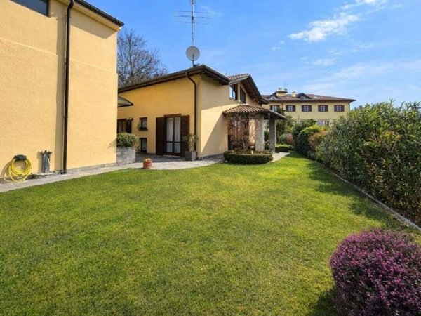 casa indipendente in vendita a Montano Lucino