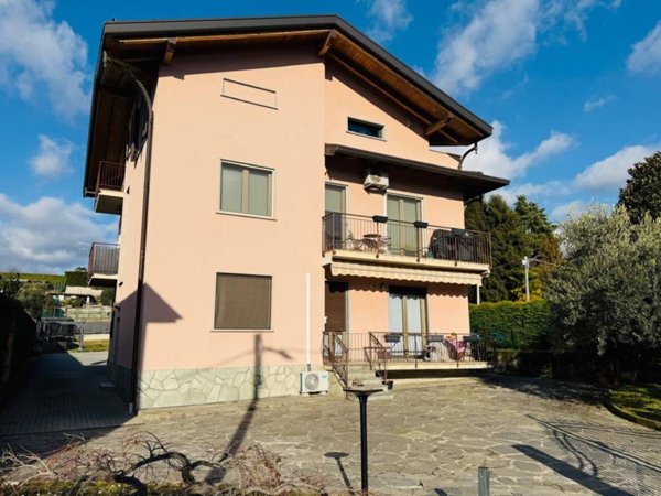 appartamento in vendita a Montano Lucino in zona Lucino