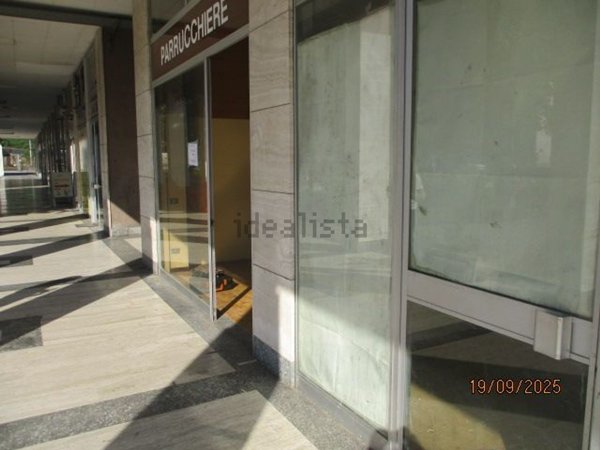 negozio in vendita a Montano Lucino