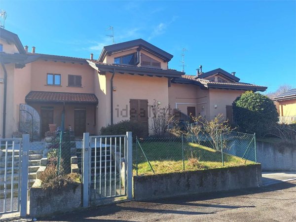 casa indipendente in vendita a Montano Lucino