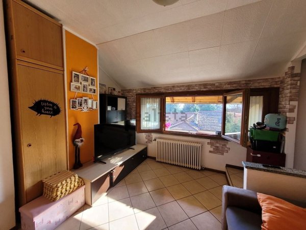 appartamento in vendita a Montano Lucino in zona Lucino