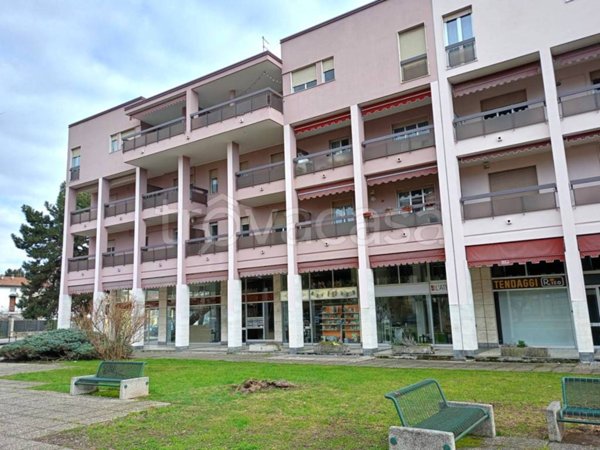 appartamento in vendita a Montano Lucino in zona Lucino