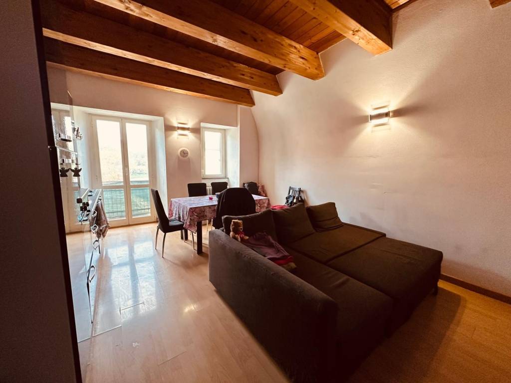 appartamento in vendita a Montano Lucino in zona Montano