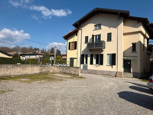 appartamento in vendita a Montano Lucino in zona Montano