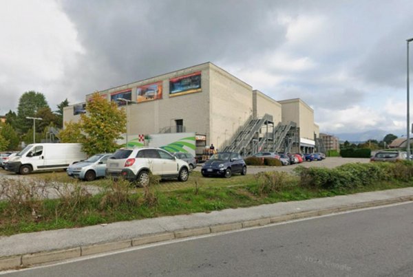 negozio in vendita a Montano Lucino