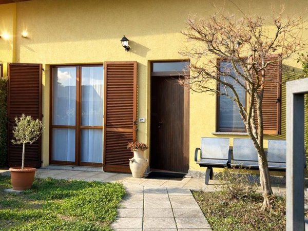 casa indipendente in vendita a Montano Lucino