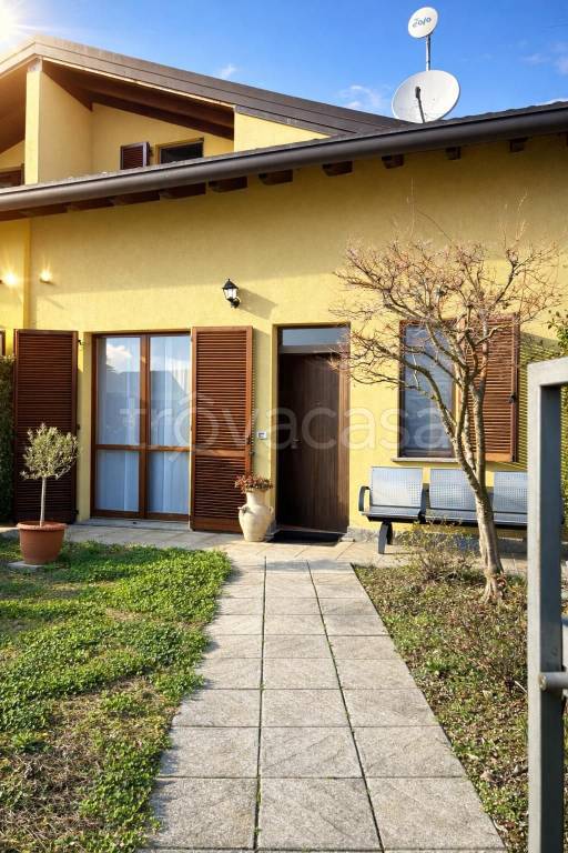 casa indipendente in vendita a Montano Lucino