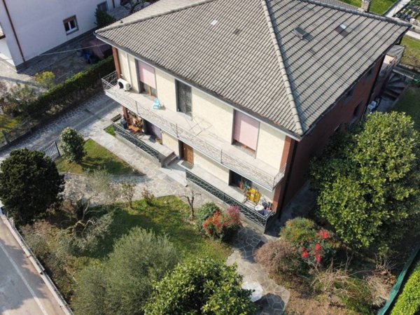 appartamento in vendita a Montano Lucino