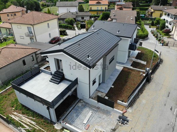 casa indipendente in vendita a Montano Lucino