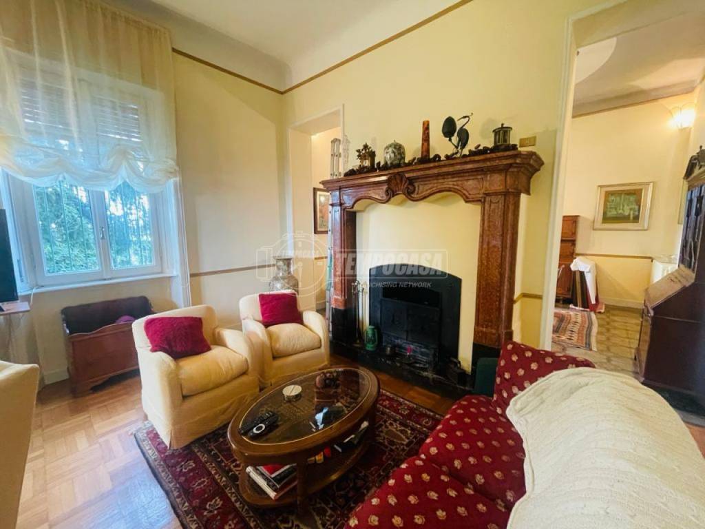 casa indipendente in vendita a Montano Lucino in zona Lucino