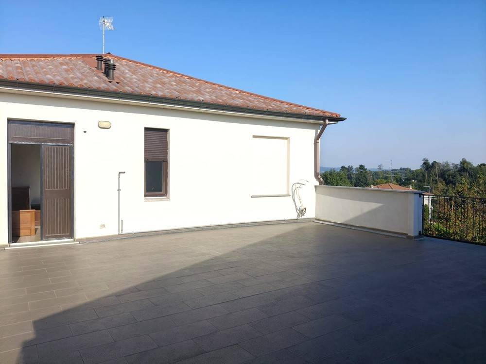 appartamento in vendita a Montano Lucino