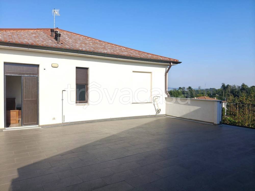 appartamento in vendita a Montano Lucino