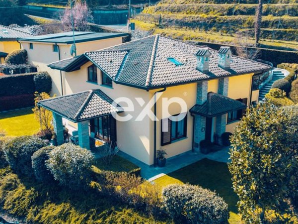 casa indipendente in vendita a Montano Lucino in zona Lucino