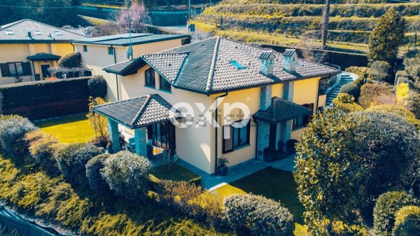 casa indipendente in vendita a Montano Lucino