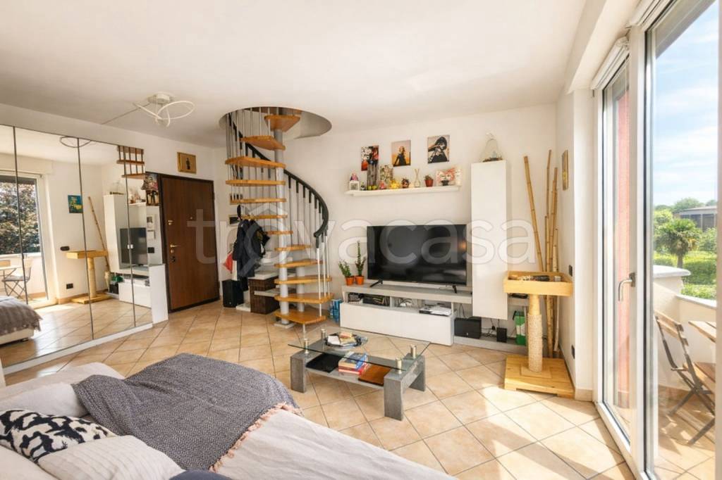 appartamento in vendita a Montano Lucino in zona Montano