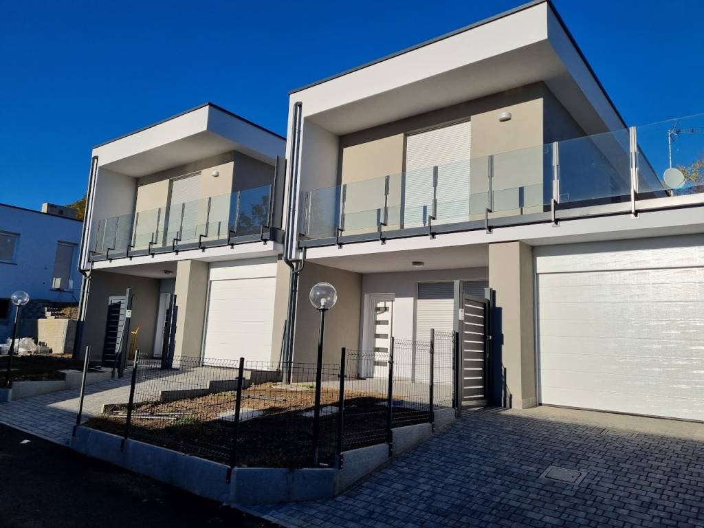 casa indipendente in vendita a Montano Lucino