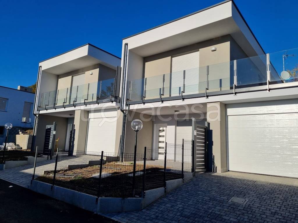 casa indipendente in vendita a Montano Lucino
