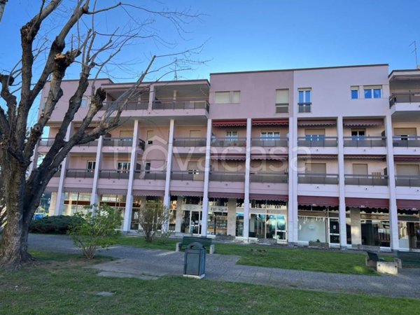 appartamento in vendita a Montano Lucino in zona Lucino