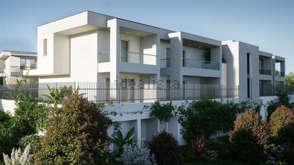 appartamento in vendita a Montano Lucino