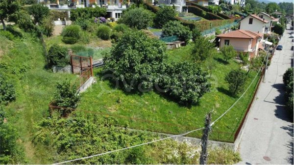 terreno edificabile in vendita a Montano Lucino