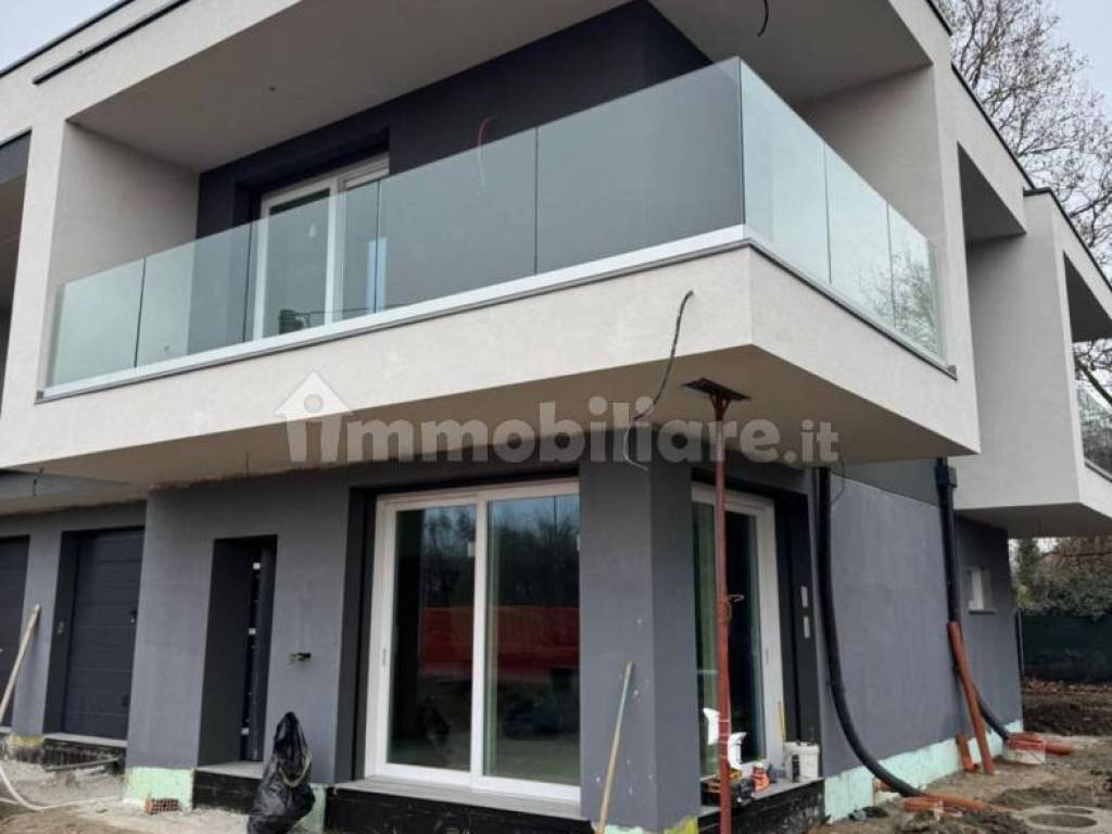 casa indipendente in vendita a Montano Lucino in zona Montano