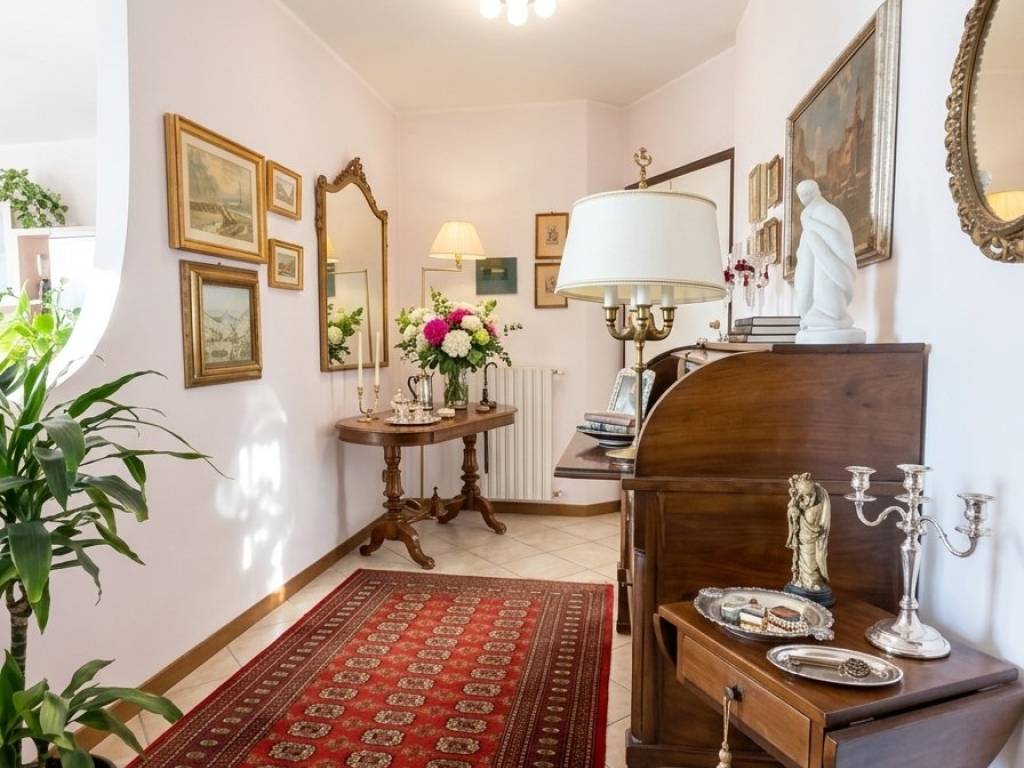 appartamento in vendita a Montano Lucino in zona Lucino