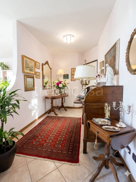 appartamento in vendita a Montano Lucino in zona Lucino