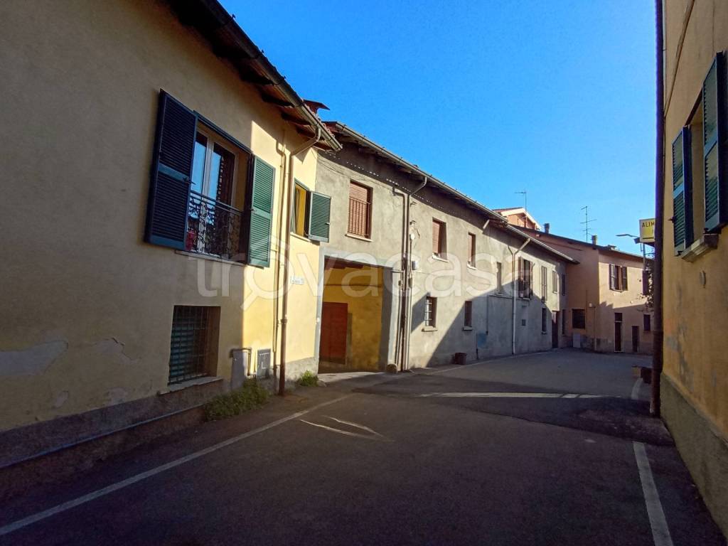 appartamento in vendita a Montano Lucino