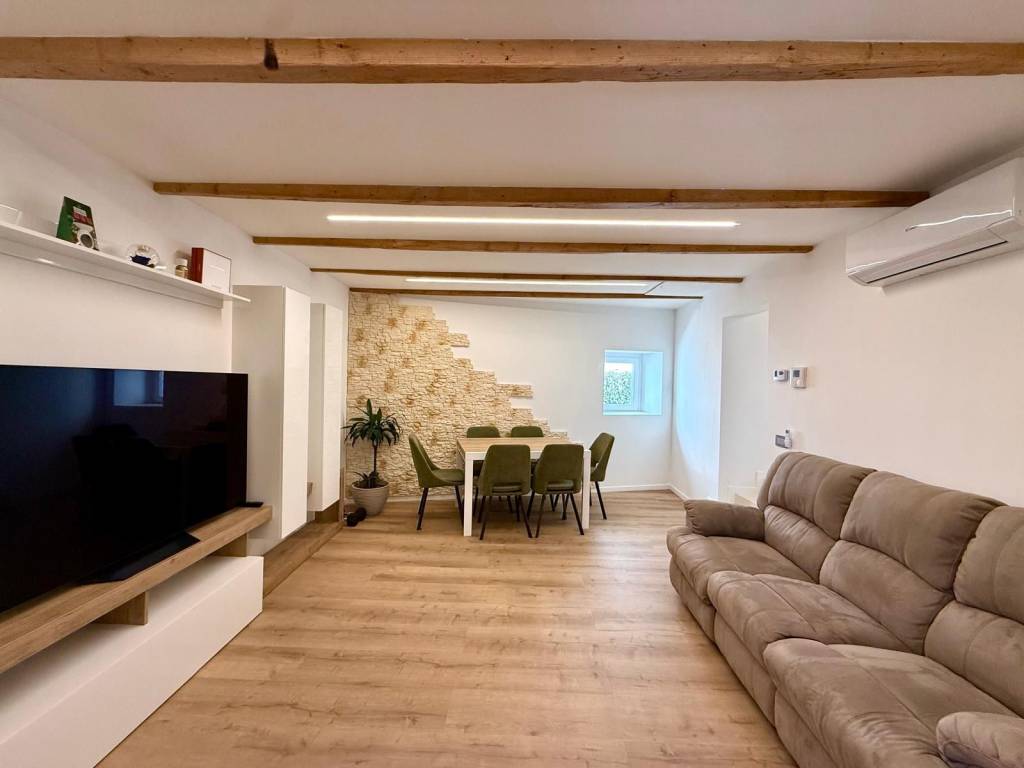 appartamento in vendita a Montano Lucino in zona Montano