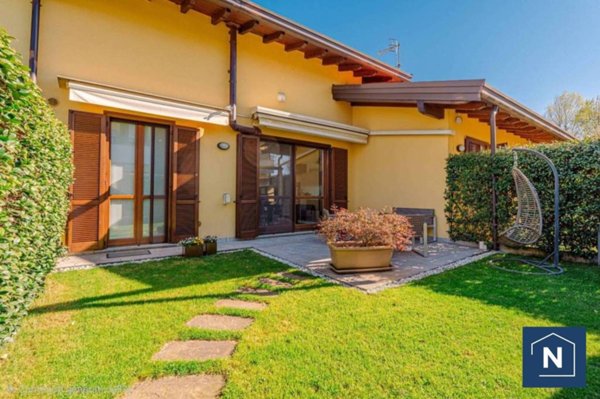 casa indipendente in vendita a Montano Lucino in zona Lucino