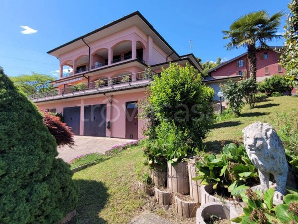 casa indipendente in vendita a Montano Lucino in zona Lucino