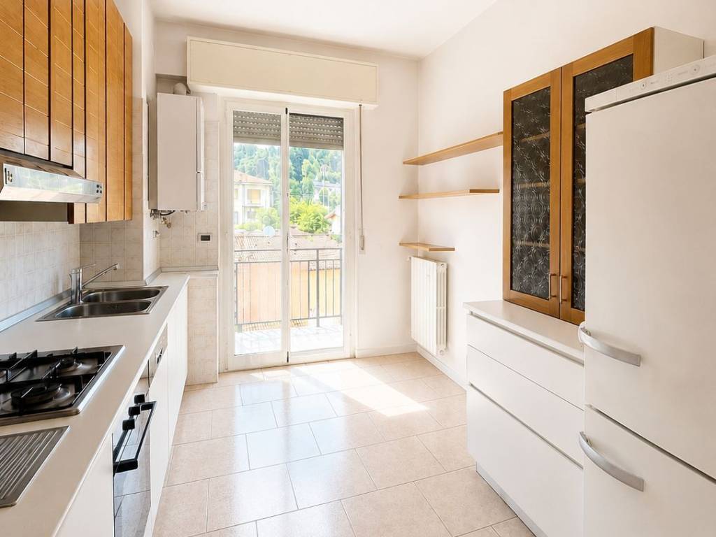appartamento in vendita a Montano Lucino in zona Lucino