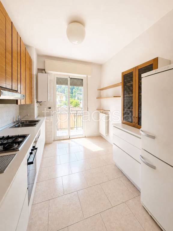 appartamento in vendita a Montano Lucino in zona Lucino