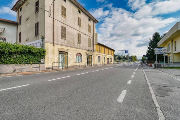 negozio in vendita a Montano Lucino in zona Lucino