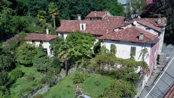 casa indipendente in vendita a Montano Lucino in zona Lucino
