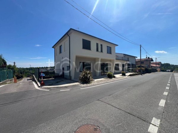 casa indipendente in vendita a Montano Lucino