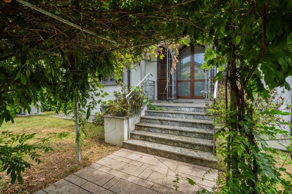 casa indipendente in vendita a Montano Lucino in zona Montano